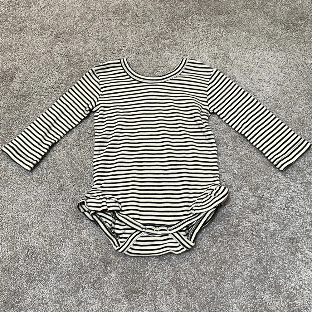 Kate Quinn Stripe Ruffle Leg